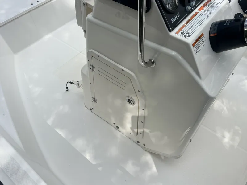 Slide: The Image of Boston Whaler 170 Montauk 2016 - 14