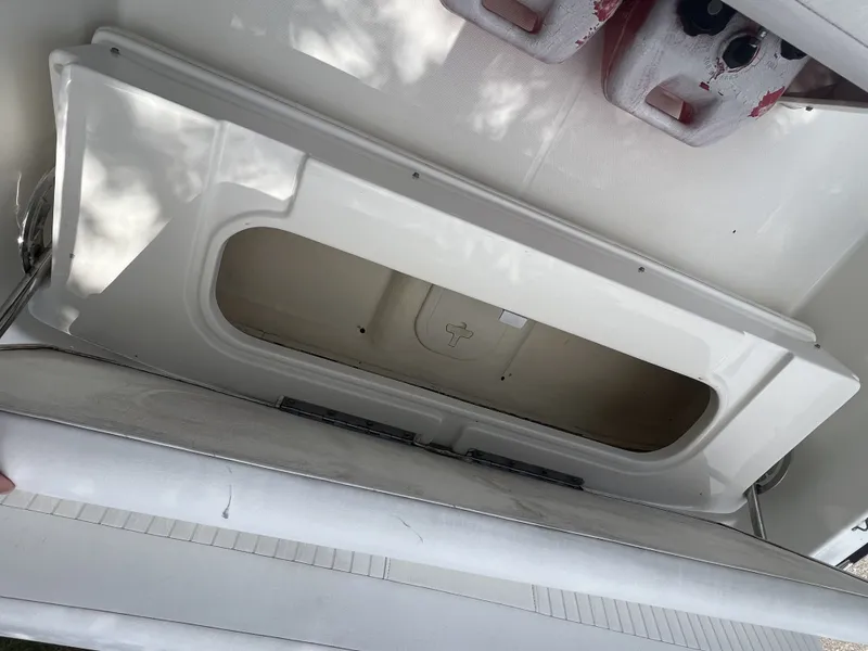 Slide: The Image of Boston Whaler 170 Montauk 2016 - 9