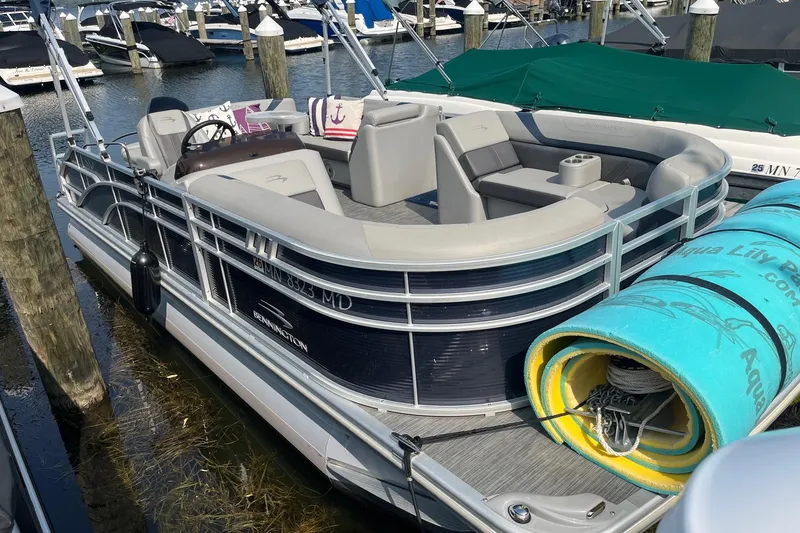 The Image of 2021 Bennington 21 SSBX pontoon boat docked with aqua lily pad on deck. - 1