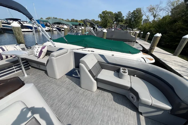 Slide: The Image of 2021 Bennington 21 SSBX pontoon boat interior at marina dock. - 18