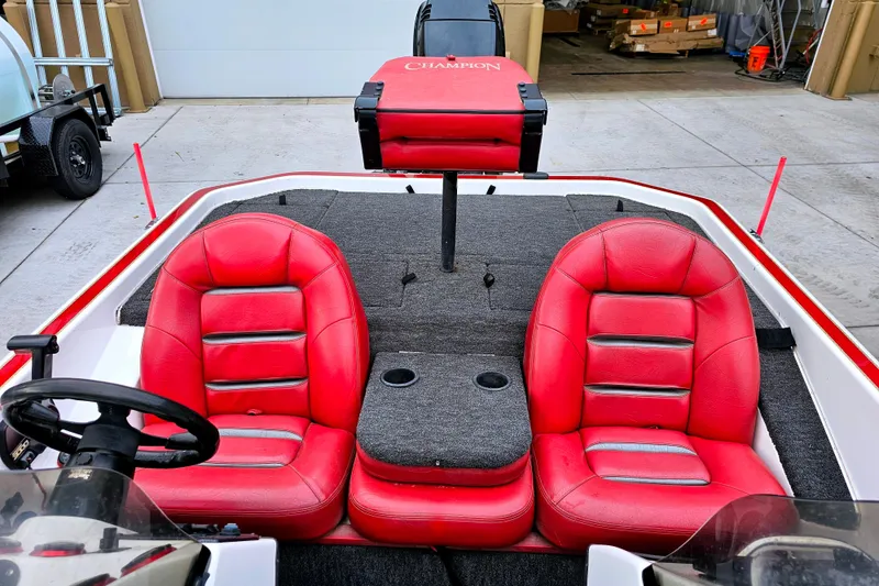 Slide: The Image of 1998 Champion 187 DLX Elite boat with red seats and steering wheel. - 29