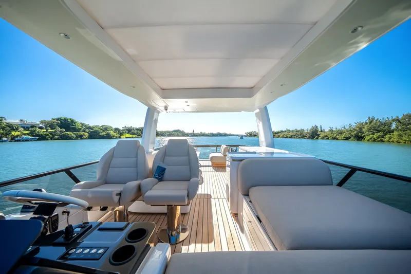 Slide: The Image of Azimut Fly 62 2026 - 23