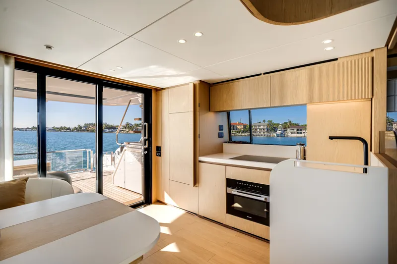 Slide: The Image of Azimut Fly 62 2026 - 34