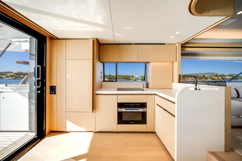 Slide: The Image of Azimut Fly 62 2026 - 36
