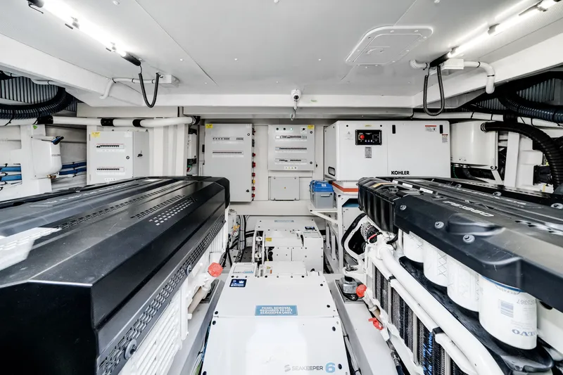 Slide: The Image of Azimut Fly 62 2026 - 56