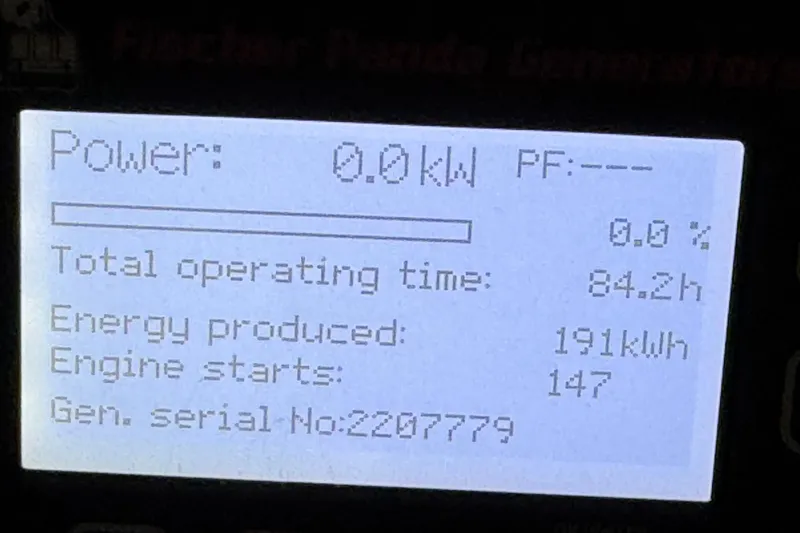 Slide: The Image of Display screen showing generator stats: 0.0kW power, 84.2h operation, 191kWh energy, 147 starts. - 40