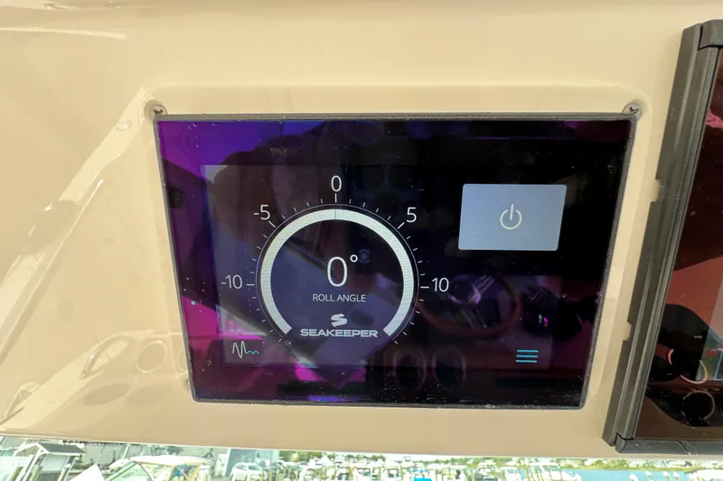 Slide: The Image of Seakeeper control panel on 2023 Tiara Yachts 43 LS, displaying roll angle at zero degrees. - 86