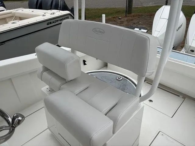 Slide: The Image of Pair Customs 25 Center Console 2024 - 10