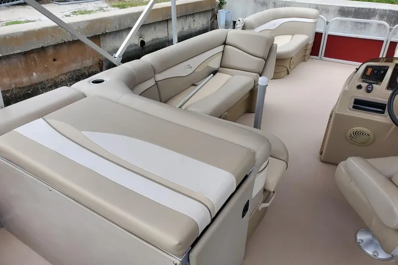 Slide: The Image of Close-up of Yamaha F115LA motor on 2012 Bennington 22 SSI boat. - 4