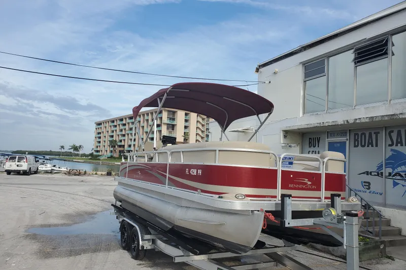 Slide: The Image of Beige seating on 2012 Bennington 22 SSI pontoon boat, with water in the background. - 7