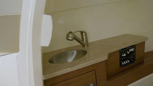 Slide: The Image of Boston Whaler 280 Vantage 2025 - 22