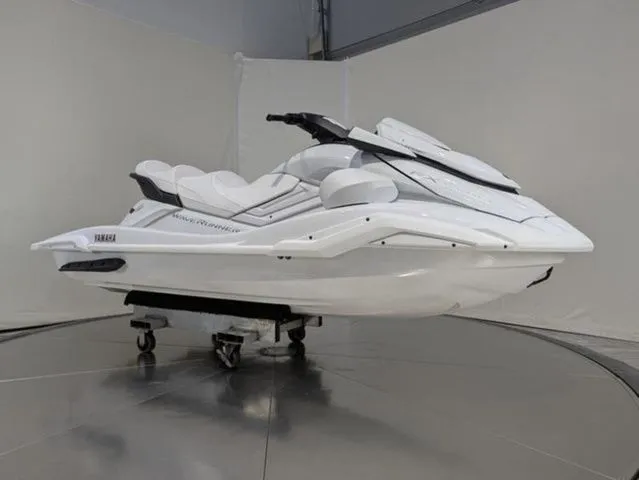 Slide: The Image of Yamaha FX Cruiser SVHO 2026 - 3