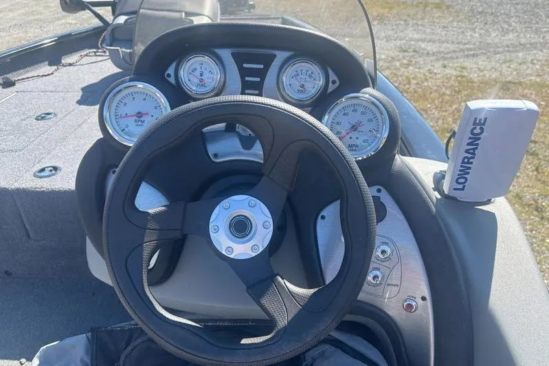 Slide: The Image of Steering console of 2017 Tracker Pro Team 175 TXW with gauges and Lowrance device. - 10