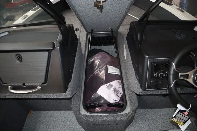 Slide: The Image of Crestliner 1850 Fish Hawk WT JS 2026 - 10