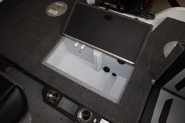 Slide: The Image of Crestliner 1850 Fish Hawk WT JS 2026 - 12