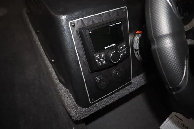 Slide: The Image of Crestliner 1850 Fish Hawk WT JS 2026 - 8