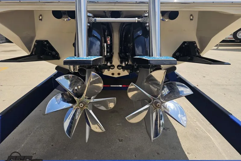 Slide: The Image of 2007 Fountain 42 Lightning boat propellers and stern view. - 31