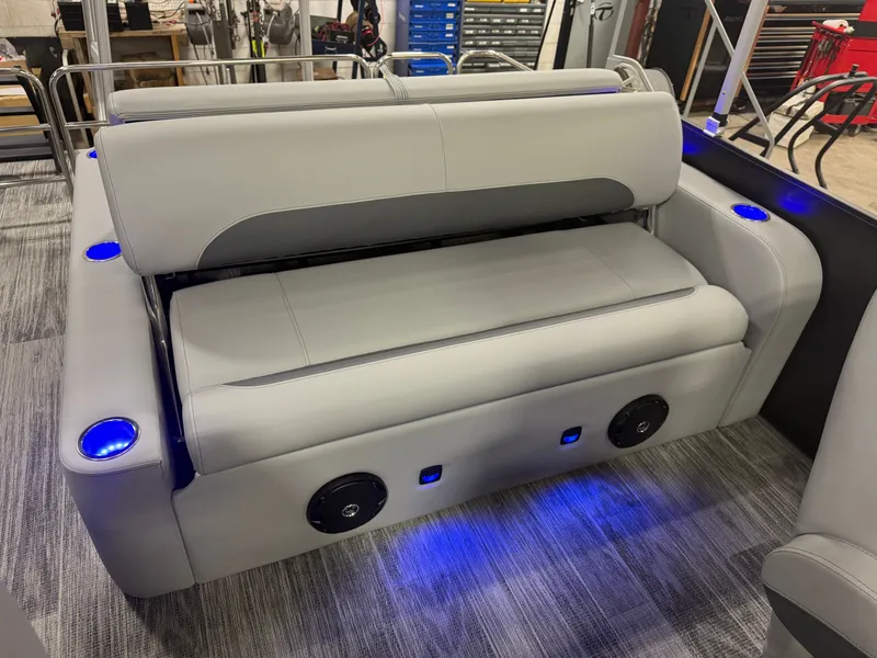 Slide: The Image of Bentley Pontoons Legacy 220 Swingback & Honda 4-Stroke EFI 2026 - 15