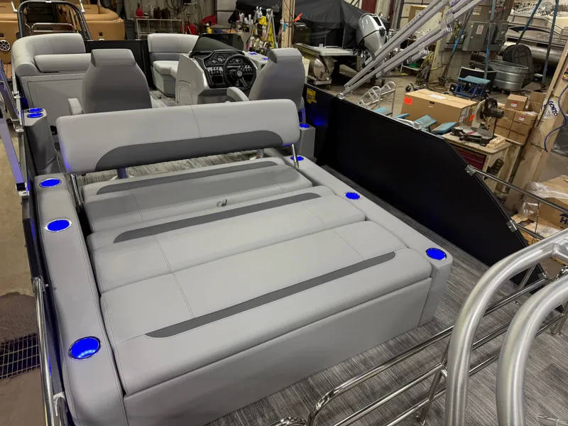 Slide: The Image of Bentley Pontoons Legacy 220 Swingback & Honda 4-Stroke EFI 2026 - 21