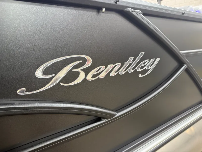 Slide: The Image of Bentley Pontoons Legacy 220 Swingback & Honda 4-Stroke EFI 2026 - 37
