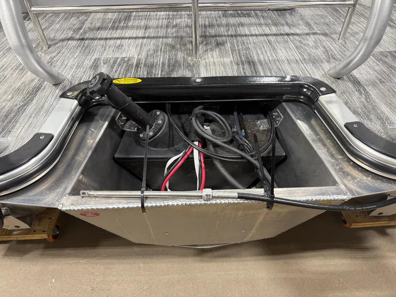 Slide: The Image of Bentley Pontoons Legacy 220 Swingback & Honda 4-Stroke EFI 2026 - 39