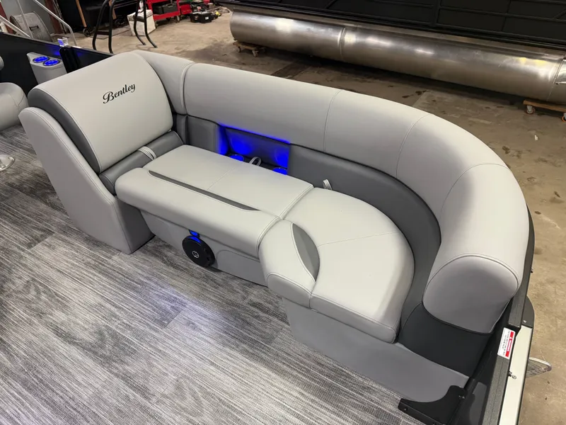 Slide: The Image of Bentley Pontoons Legacy 220 Swingback & Honda 4-Stroke EFI 2026 - 8