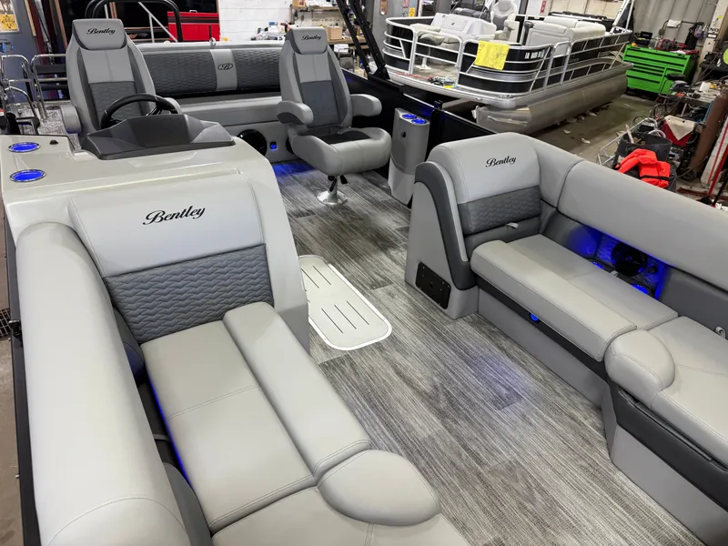Slide: The Image of Bentley Pontoons Elite 223 Swingback Tritoon 2026 - 35