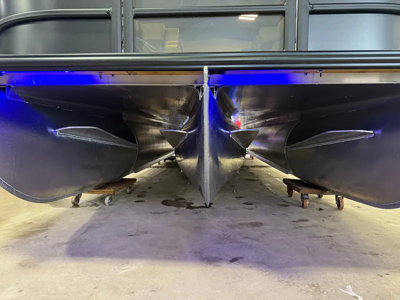 Slide: The Image of Bentley Pontoons Elite 223 Swingback Tritoon 2026 - 40