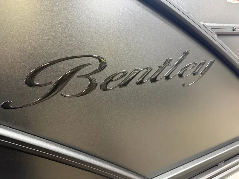 Slide: The Image of Bentley Pontoons Elite 223 Swingback Tritoon 2026 - 44