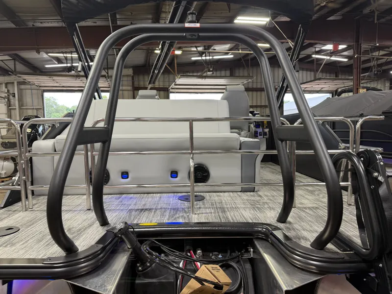 Slide: The Image of Bentley Pontoons Elite 223 Swingback Tritoon 2026 - 49