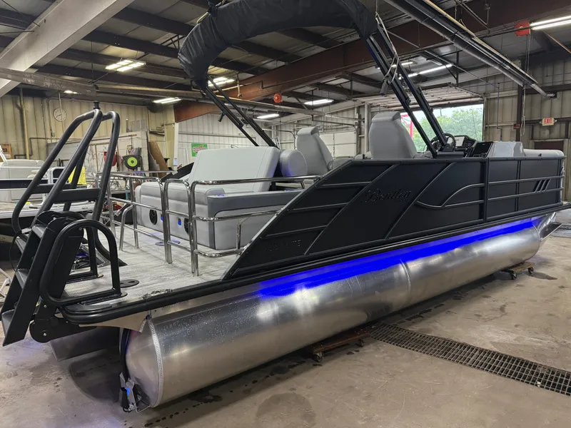 Slide: The Image of Bentley Pontoons Elite 223 Swingback Tritoon 2026 - 52