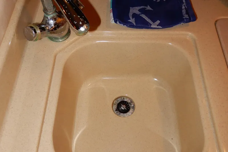 Slide: The Image of Kitchen sink and faucet on a 2004 Sea Ray 280 Sundancer boat. - 31