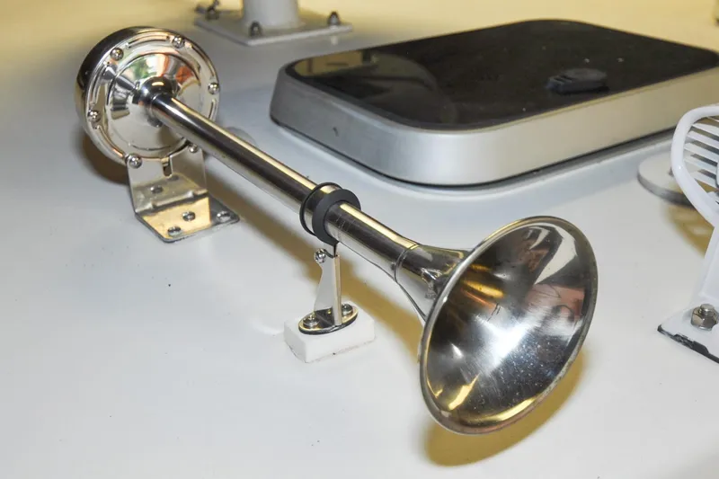 Slide: The Image of Holland 32 - Dorsey Dee - Pilot Salon Roof - Single Trumpet Horn - 42