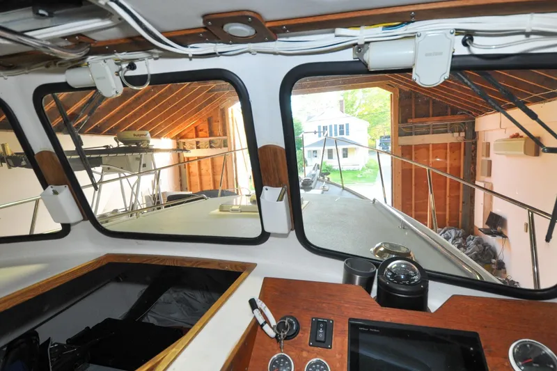 Slide: The Image of Holland 32 - Dorsey Dee - Pilot Salon - Helm Station - View - 49