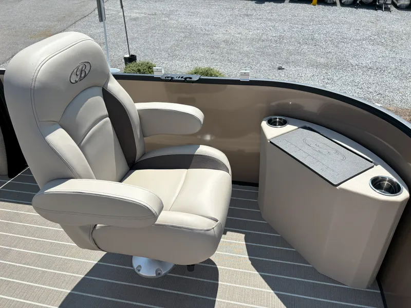 Slide: The Image of Bentley Pontoons FISH 200 CW 2026 - 10