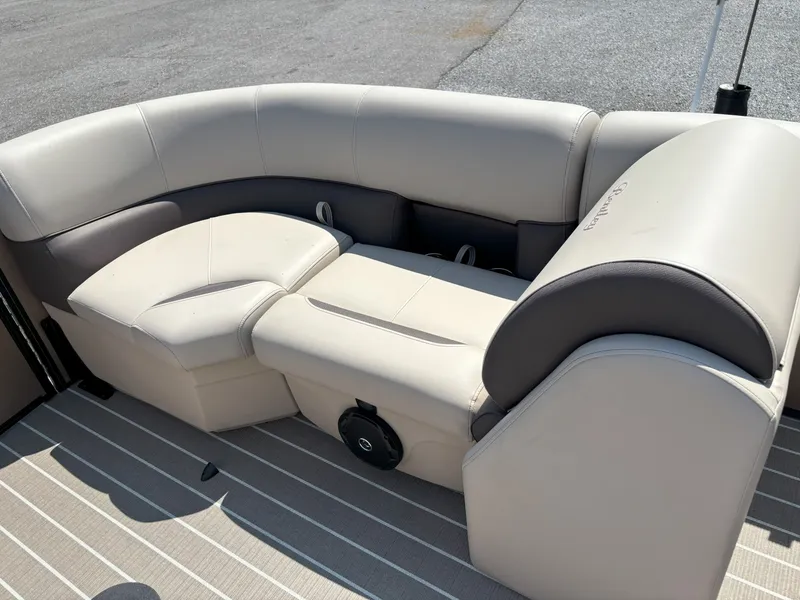 Slide: The Image of Bentley Pontoons FISH 200 CW 2026 - 12