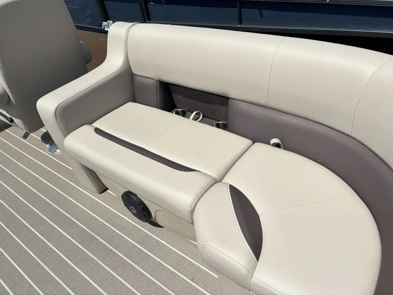 Slide: The Image of Bentley Pontoons FISH 200 CW 2026 - 14