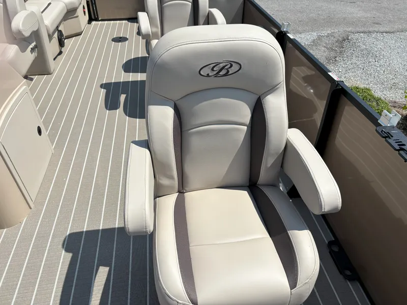 Slide: The Image of Bentley Pontoons FISH 200 CW 2026 - 24