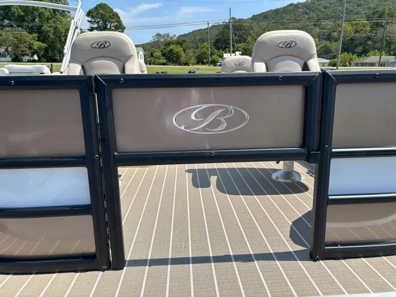 Slide: The Image of Bentley Pontoons FISH 200 CW 2026 - 6