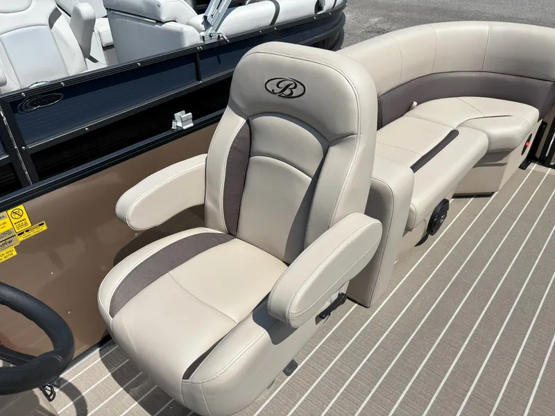 Slide: The Image of Bentley Pontoons FISH 200 CW 2026 - 7