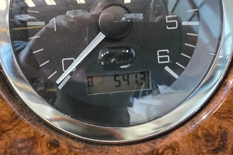 Slide: The Image of Close-up of a Sea Ray 280 Sun Sport 1998 speedometer showing 541.3 hours. - 34