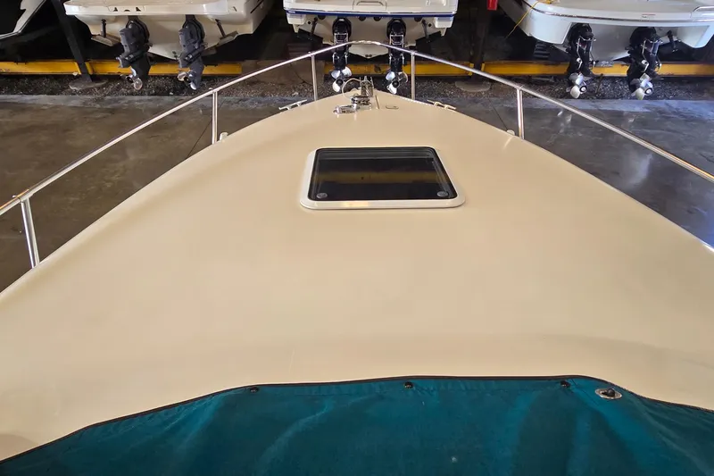 Slide: The Image of 1998 Sea Ray 280 Sun Sport boat deck with hatch, stored indoors. - 6