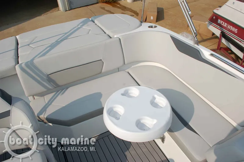 Slide: The Image of Hurricane SunDeck Sport SS 188 I/O 2025 - 12