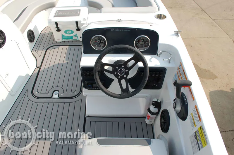 Slide: The Image of Hurricane SunDeck Sport SS 188 I/O 2025 - 14