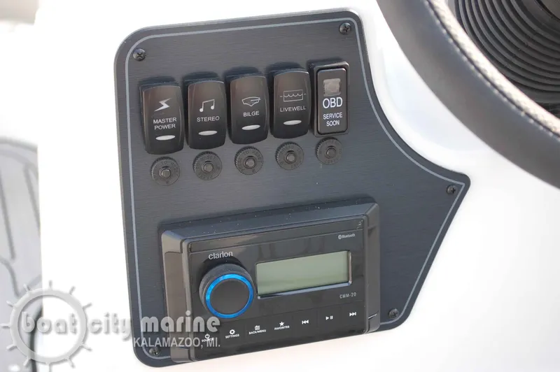 Slide: The Image of Hurricane SunDeck Sport SS 188 I/O 2025 - 16