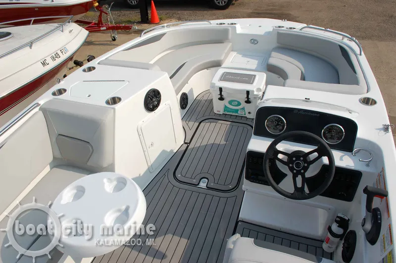 Slide: The Image of Hurricane SunDeck Sport SS 188 I/O 2025 - 6