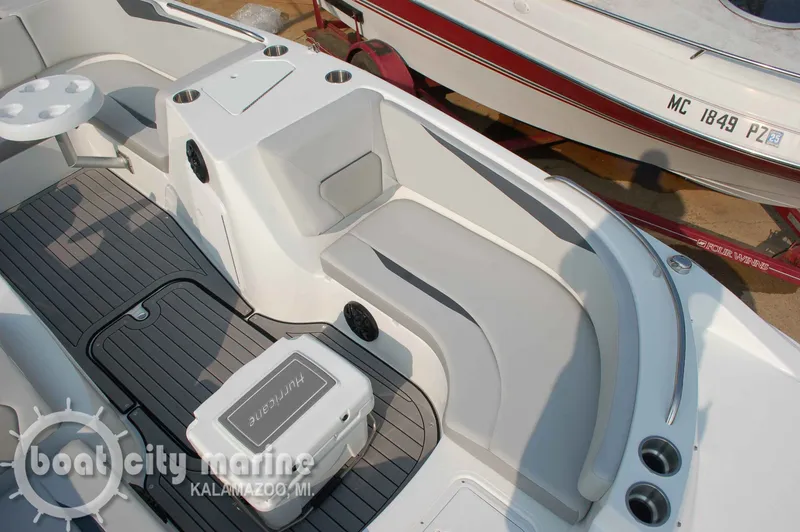 Slide: The Image of Hurricane SunDeck Sport SS 188 I/O 2025 - 7