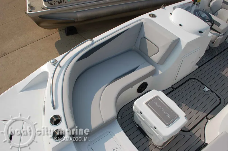 Slide: The Image of Hurricane SunDeck Sport SS 188 I/O 2025 - 8