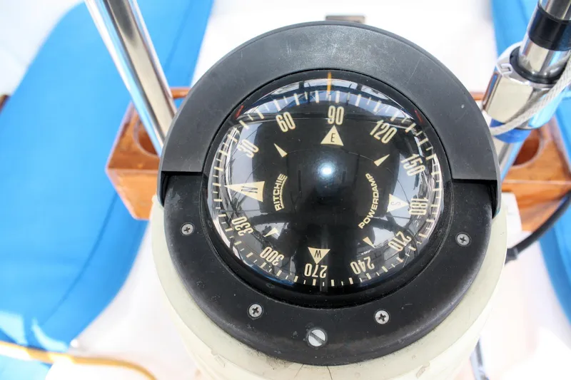 Slide: The Image of Compass on 1988 Pearson 31 sailboat, featuring Ritchie Powerdamp technology. - 22