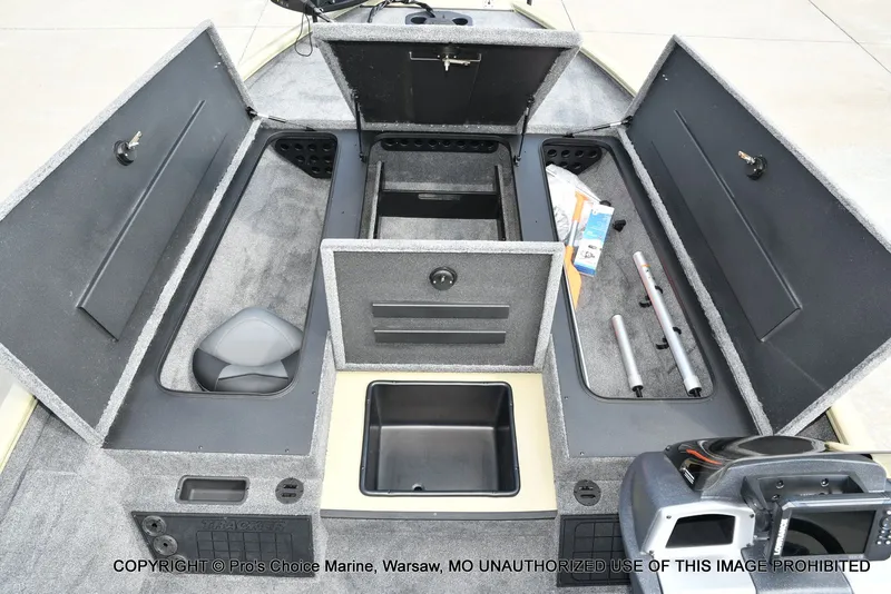 Slide: The Image of Tracker Savage 215 w/200HP Mercury Pro-XS 2026 - 11